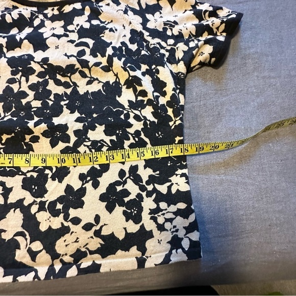 Villager by liz Claiborne Short sleeve sweater size medium black and tan - Picture 6 of 7